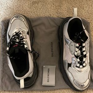 Chunky oversize shoes used